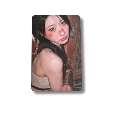 Chaeryeong [Itzy] Girls Will Be Girls Apple Music Photocard Bruised Ver. [7568]