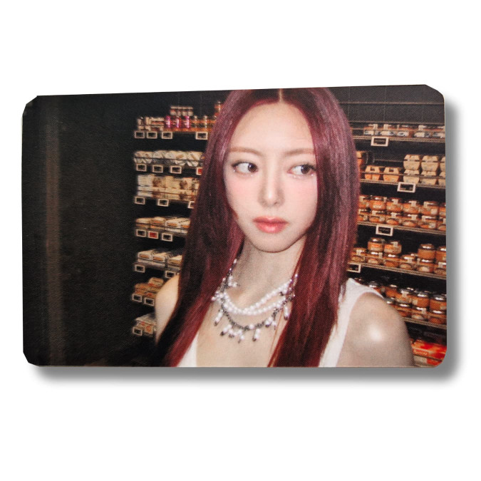Yuna [Itzy] Tunnel Vision Apple Music Photocard [9445]