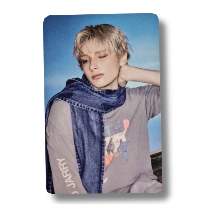 Huening Kai [TXT] Apple Music Photocard 7TH YEAR: A Moment of Stillness in the Thorns Thorn Ver. [10563]