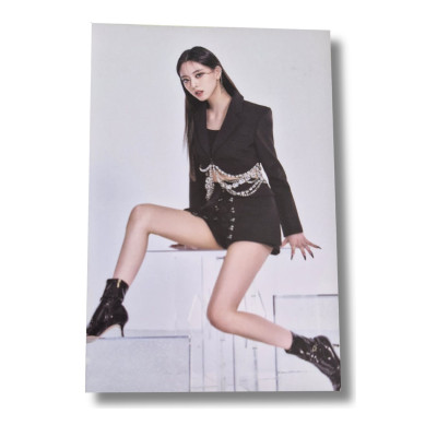 Yuna [Itzy] Checkmate Pre-order Postcard [10774]