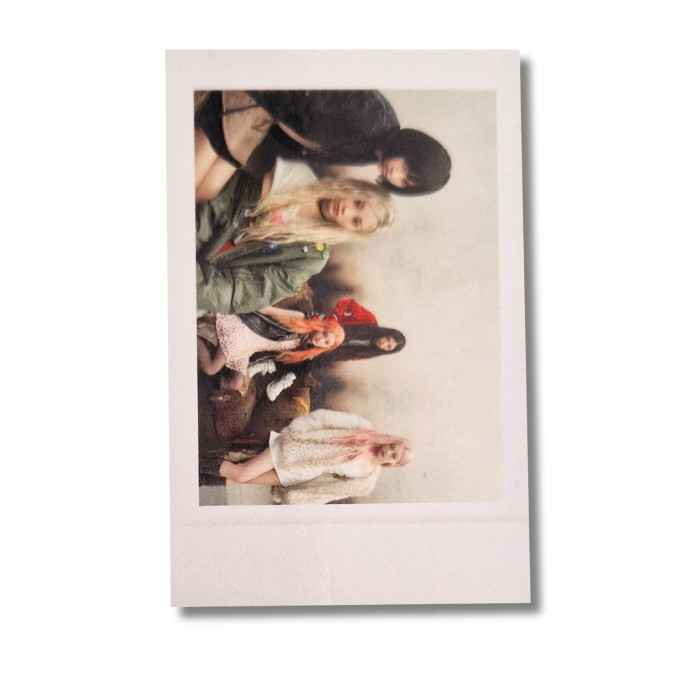 ILLIT Apple Music Polaroid Mamihlapinatapai [11513]