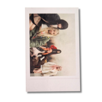 ILLIT Apple Music Polaroid Mamihlapinatapai [11513]