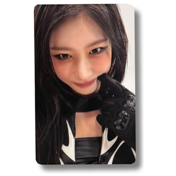 Chaeryeong [Itzy] Tunnel Vision World Tour Photocard [11925]